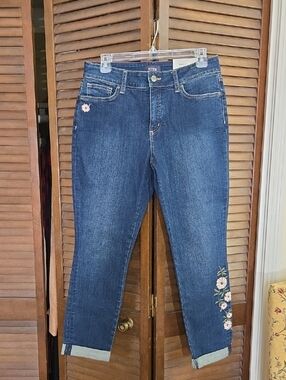 NYDJ Dark Blue Cropped Jeans with Floral Embroidery. NEW